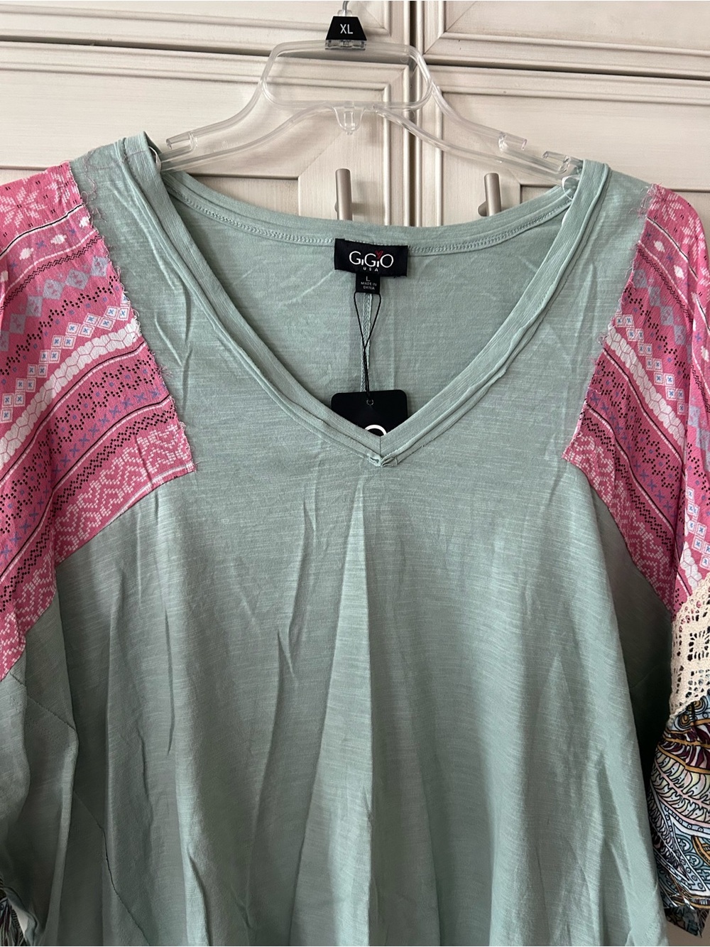 GGO Mint Green V-Neck Tunic with Pink & Multi-Print Flutter Sleeves - Picture 4 of 6